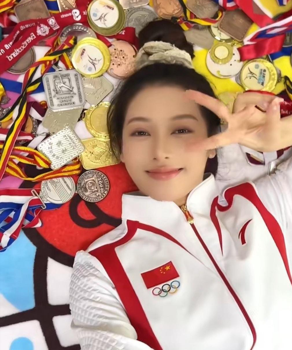 体操场外新闻不断，话题热度爆表