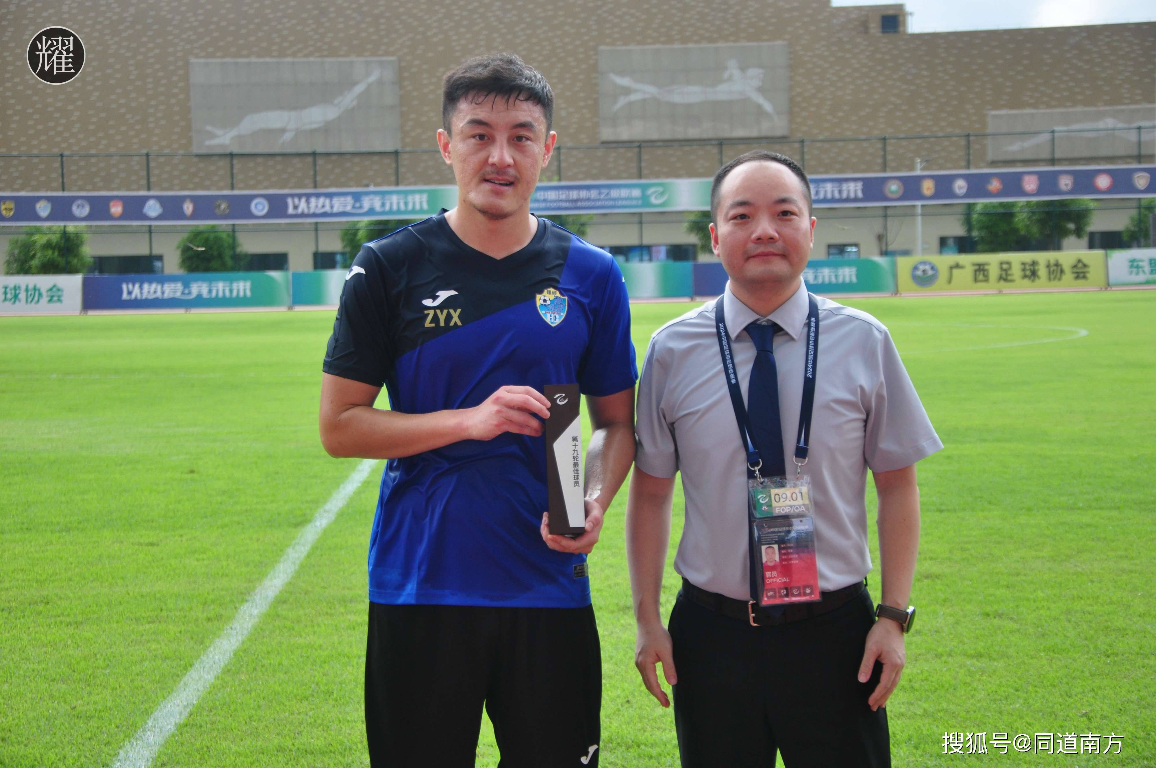 足球赛后采访曝光,内幕引发热议 足球赛后采访曝光,内幕引发热议