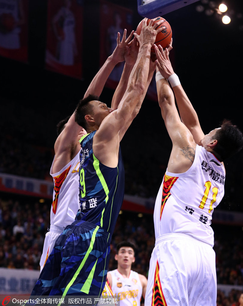 福建队横扫广东队，布克扛起全队