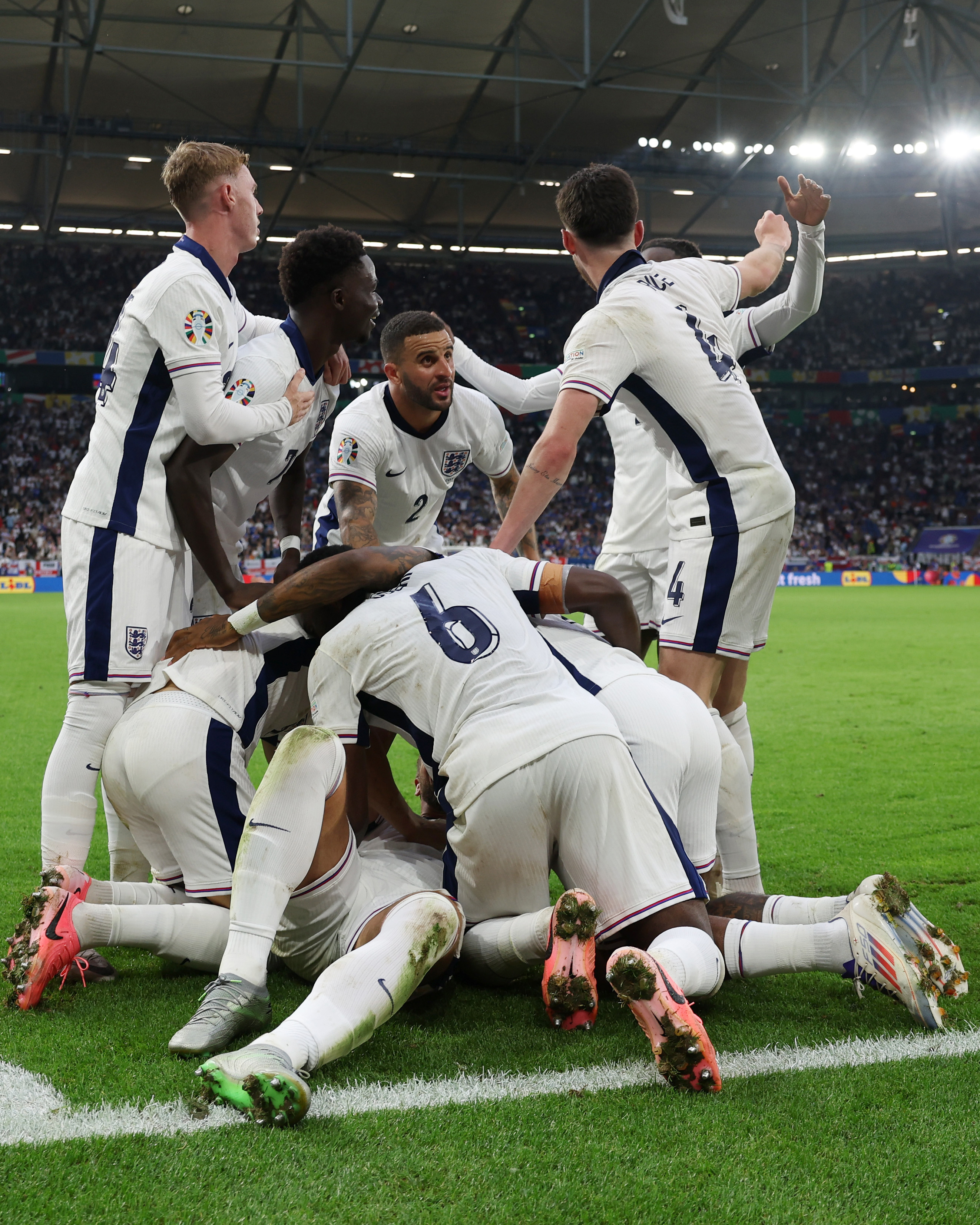 威廉姆斯鏖战红牛二队,塞恩斯关键制胜 威廉姆斯鏖战红牛二队,塞恩斯关键制胜