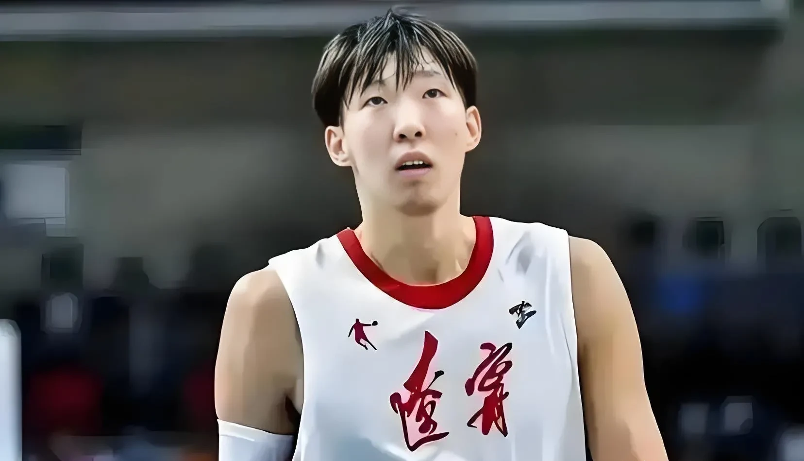 篮网鏖战步行者，周琦惊艳四座