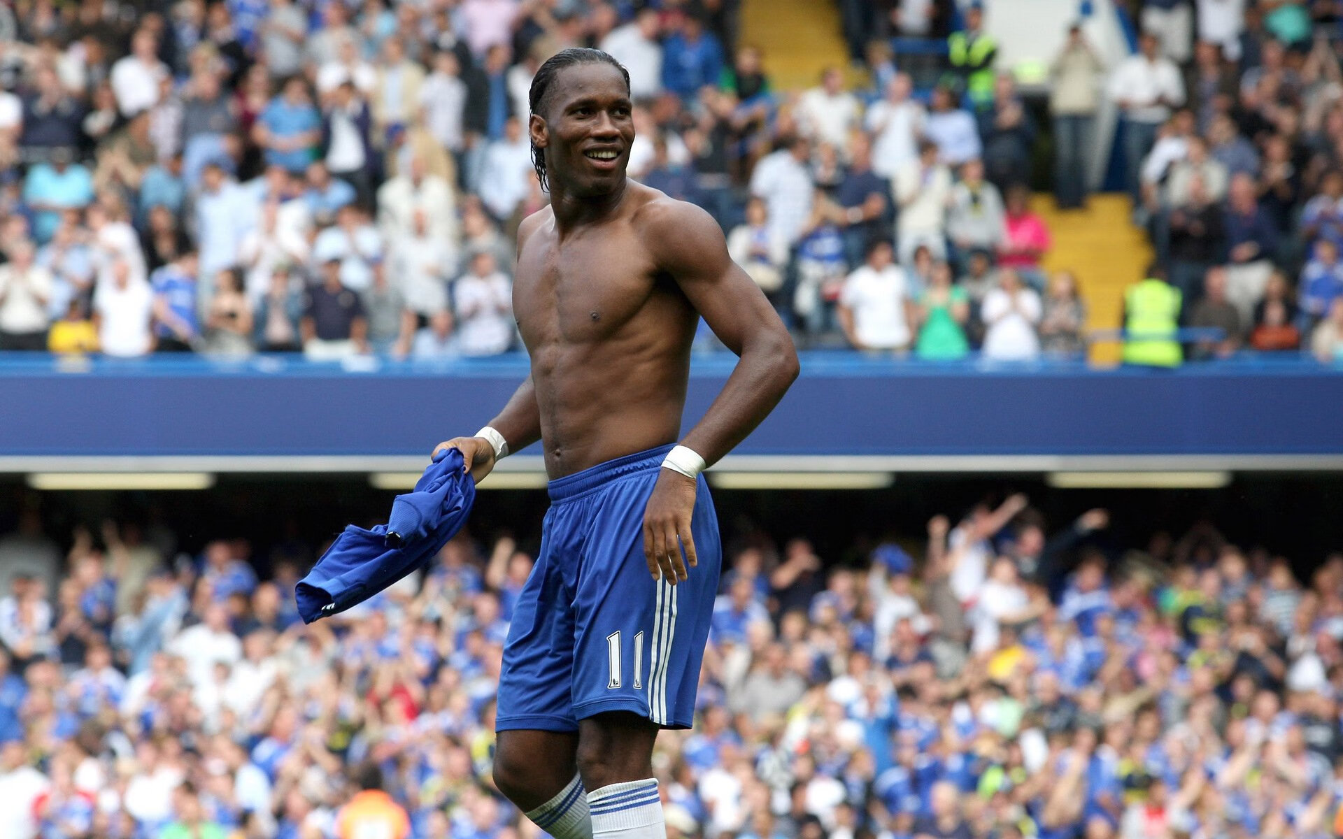 舞台中央与战术暗面,足球的两张面孔