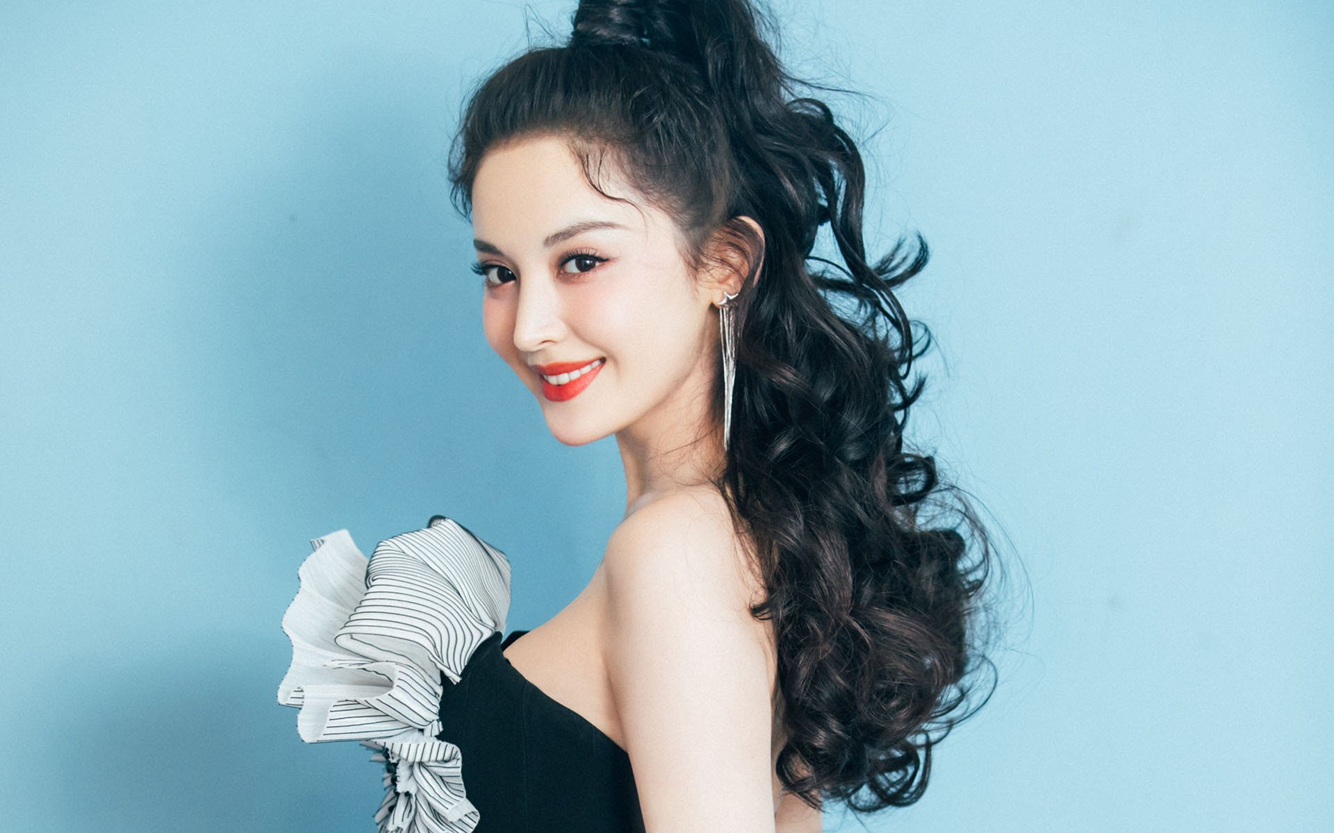沙漠风暴席卷伯纳乌，迪亚斯导演绝杀，伊拉克用最犀利的反击撕碎西班牙神话